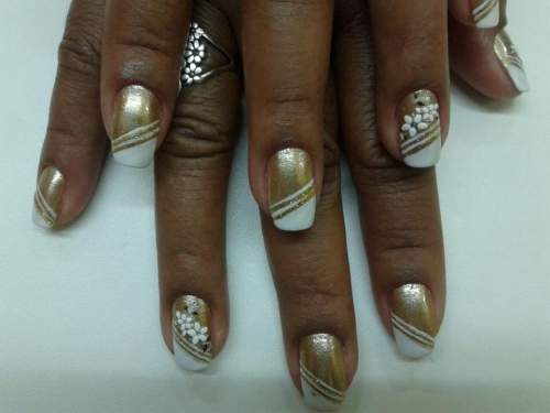  Unhas Decoradas Douradas  17