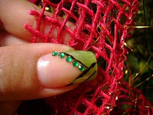 Unhas decoradas com Strass