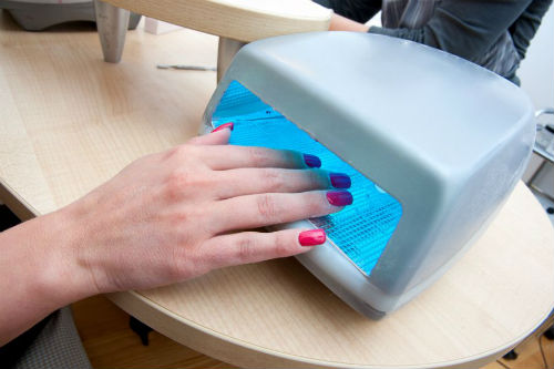 Cinco passos para manter as unhas bonitas por mais tempo - esmalte em gel