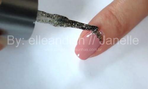 Unhas com glitter - passo a passo - 05