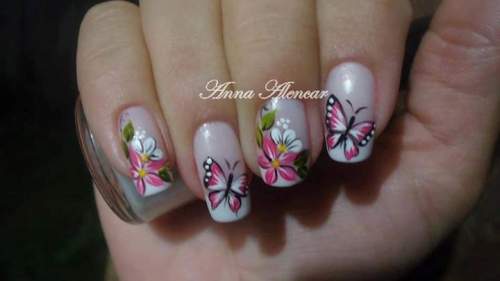 Unhas decoradas com Borboletas - 07
