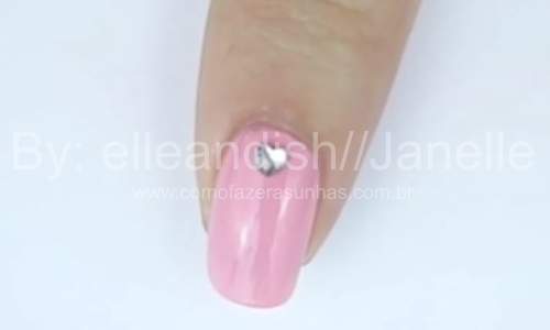 unhas decoradas com corações coloridos - passo a passo 03