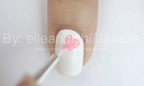 unhas decoradas com corações coloridos - passo a passo 05