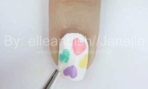 unhas decoradas com corações coloridos - passo a passo 09
