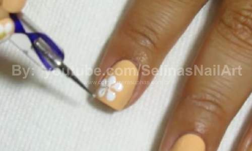 Unhas Decoradas com Flores Simples - Passo a Passo 04