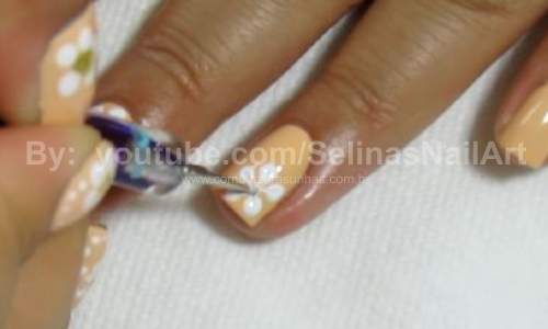 Unhas Decoradas com Flores Simples - Passo a Passo 11