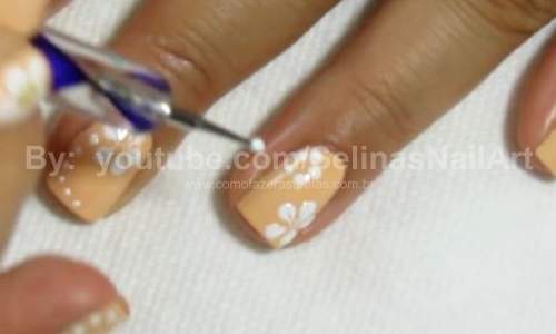 Unhas Decoradas com Flores Simples - Passo a Passo 13