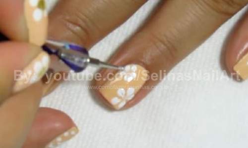 Unhas Decoradas com Flores Simples - Passo a Passo 14