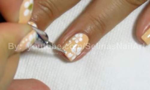 Unhas Decoradas com Flores Simples - Passo a Passo 15