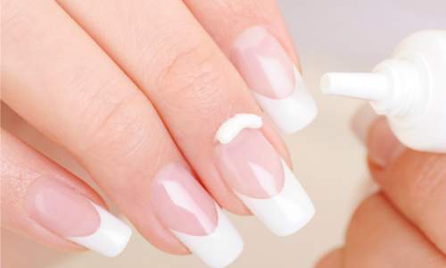 Cinco erros mais comuns na hora de fazer as unhas - hidratar cutícula