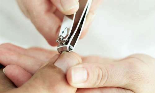 Cinco erros mais comuns na hora de fazer as unhas - unha encravada