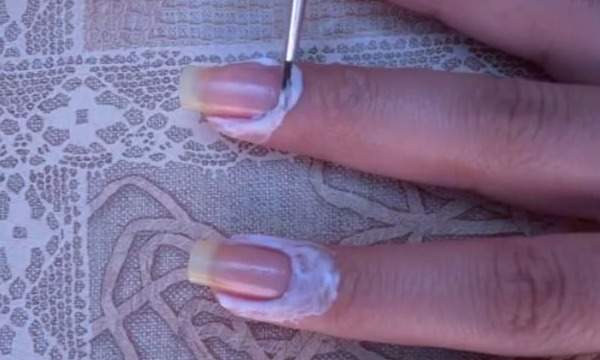 cola ao redor das unhas - Copia