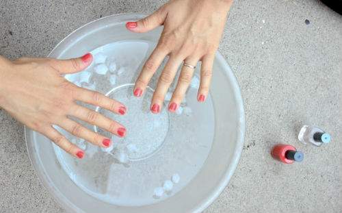 esmalte secar mais rápido - agua gelada